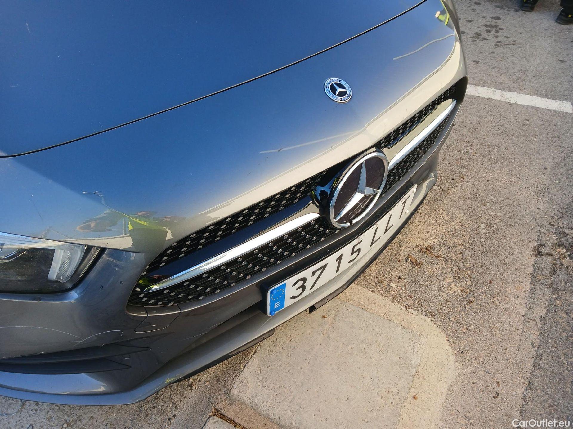  Mercedes  A-Klasse MERCEDES-BENZ Clase A / 2018 / 5P / berlina con portón A 180 #15