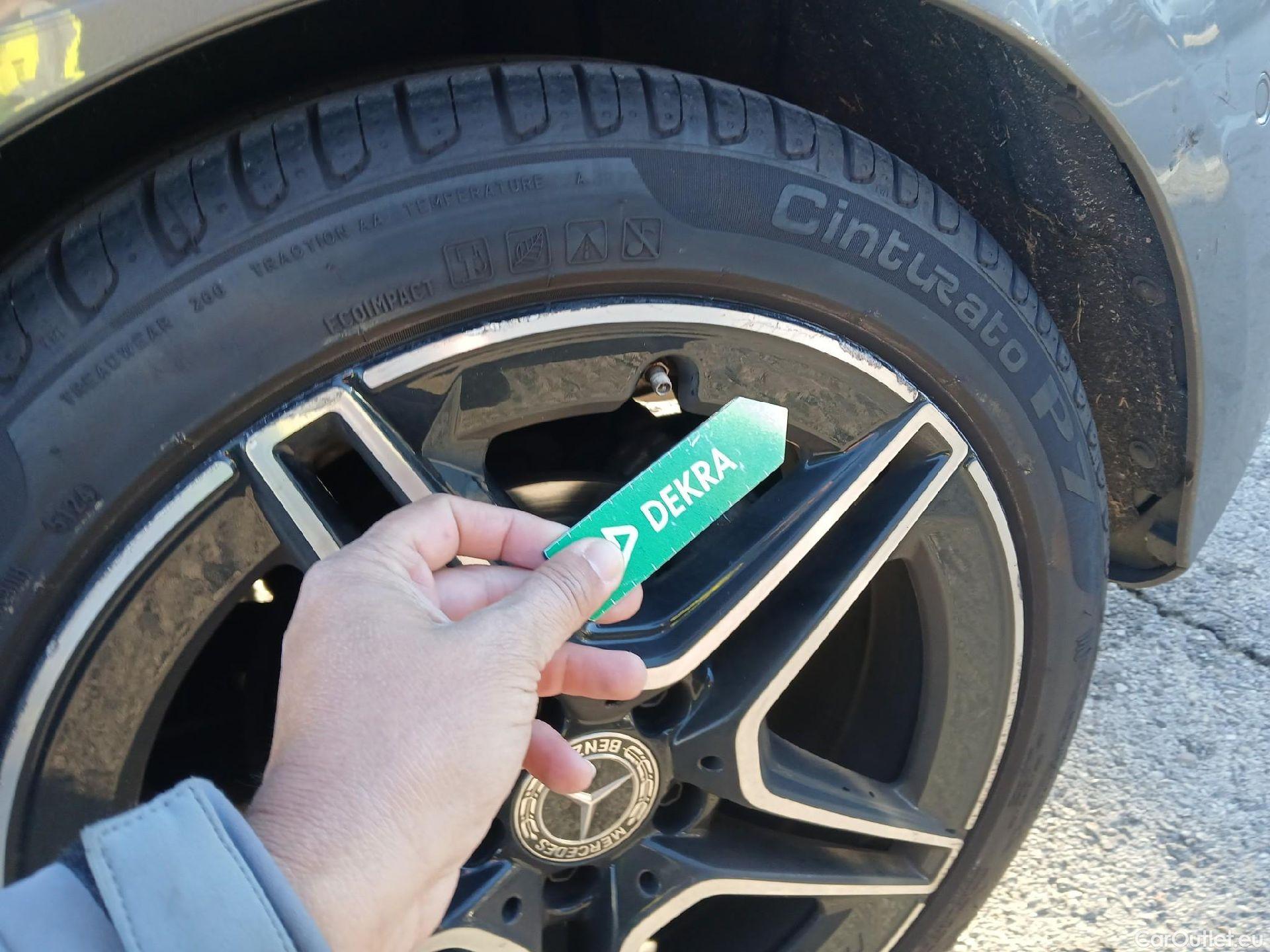  Mercedes  A-Klasse MERCEDES-BENZ Clase A / 2018 / 5P / berlina con portón A 180 #7