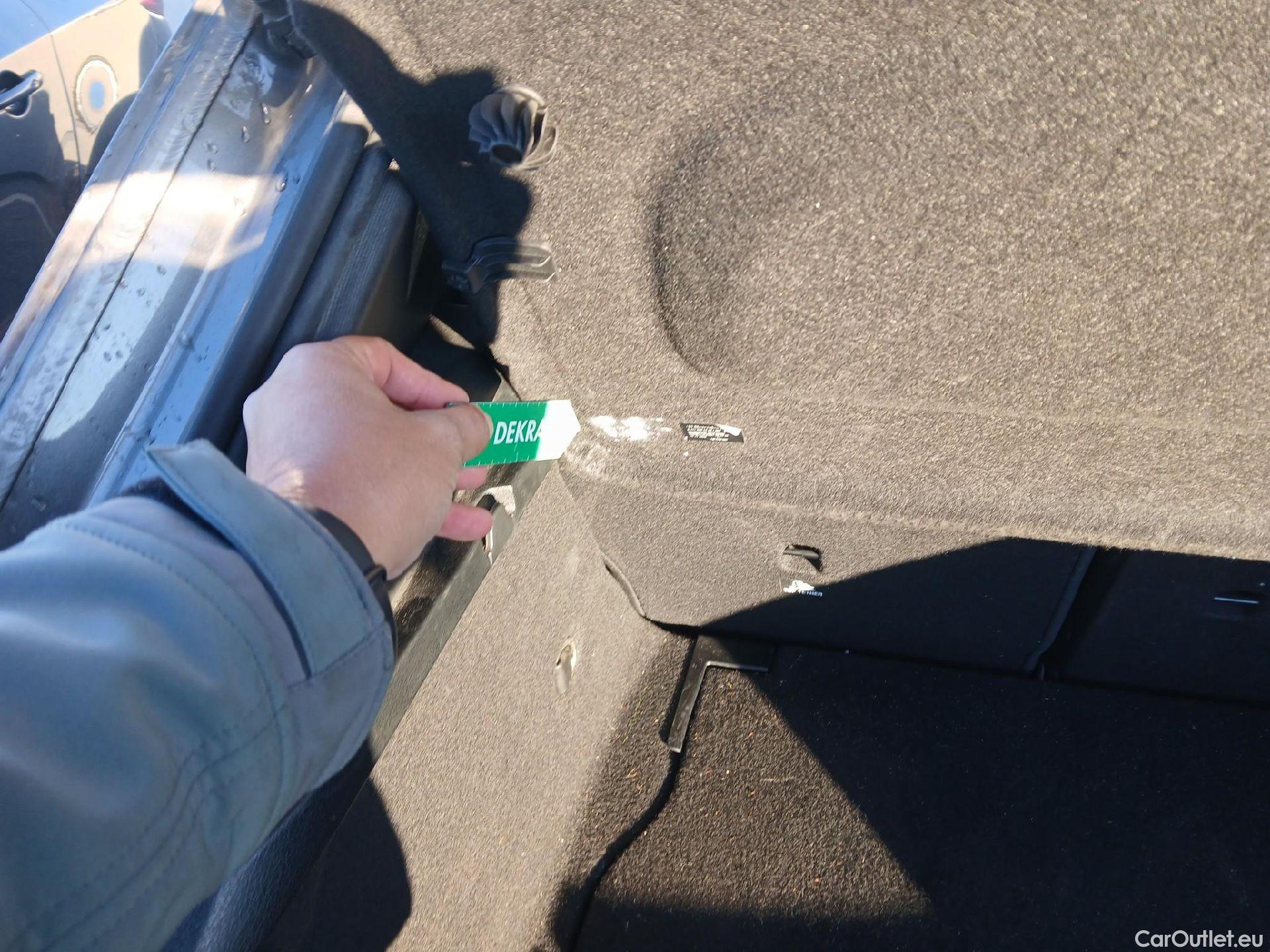  Mercedes  A-Klasse MERCEDES-BENZ Clase A / 2018 / 5P / berlina con portón A 180 #3