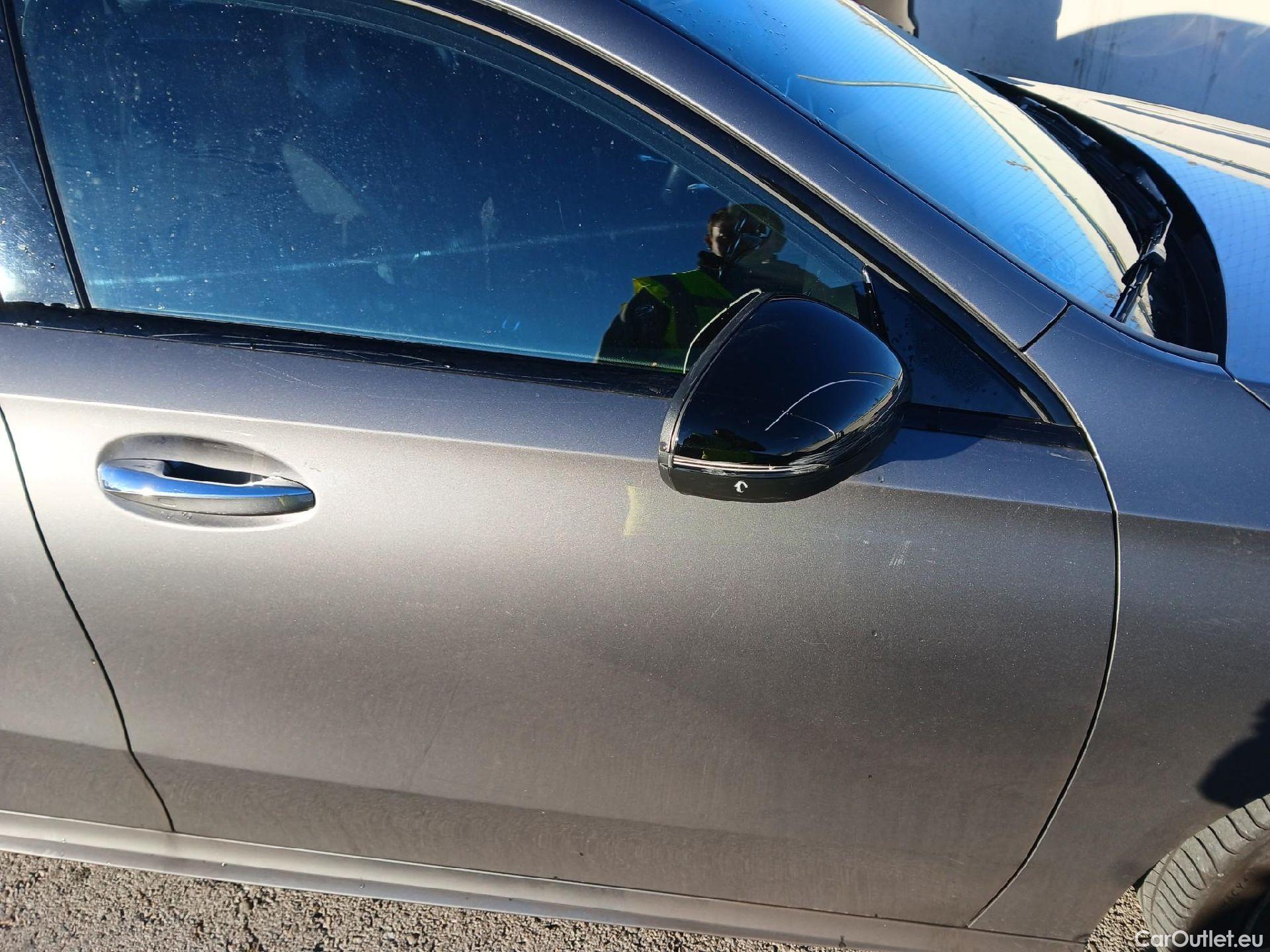  Mercedes  A-Klasse MERCEDES-BENZ Clase A / 2018 / 5P / berlina con portón A 180 #40