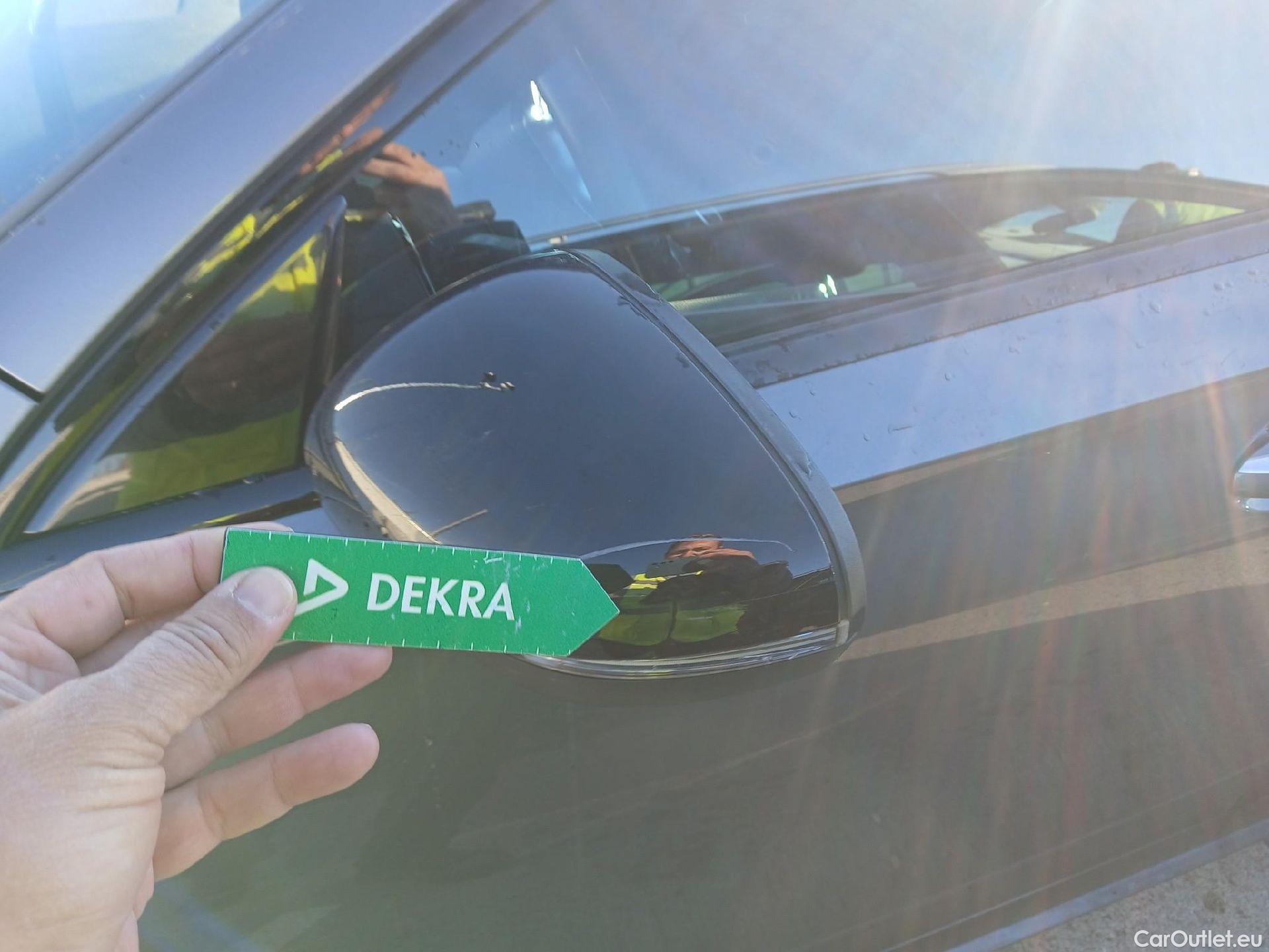  Mercedes  A-Klasse MERCEDES-BENZ Clase A / 2018 / 5P / berlina con portón A 180 #19