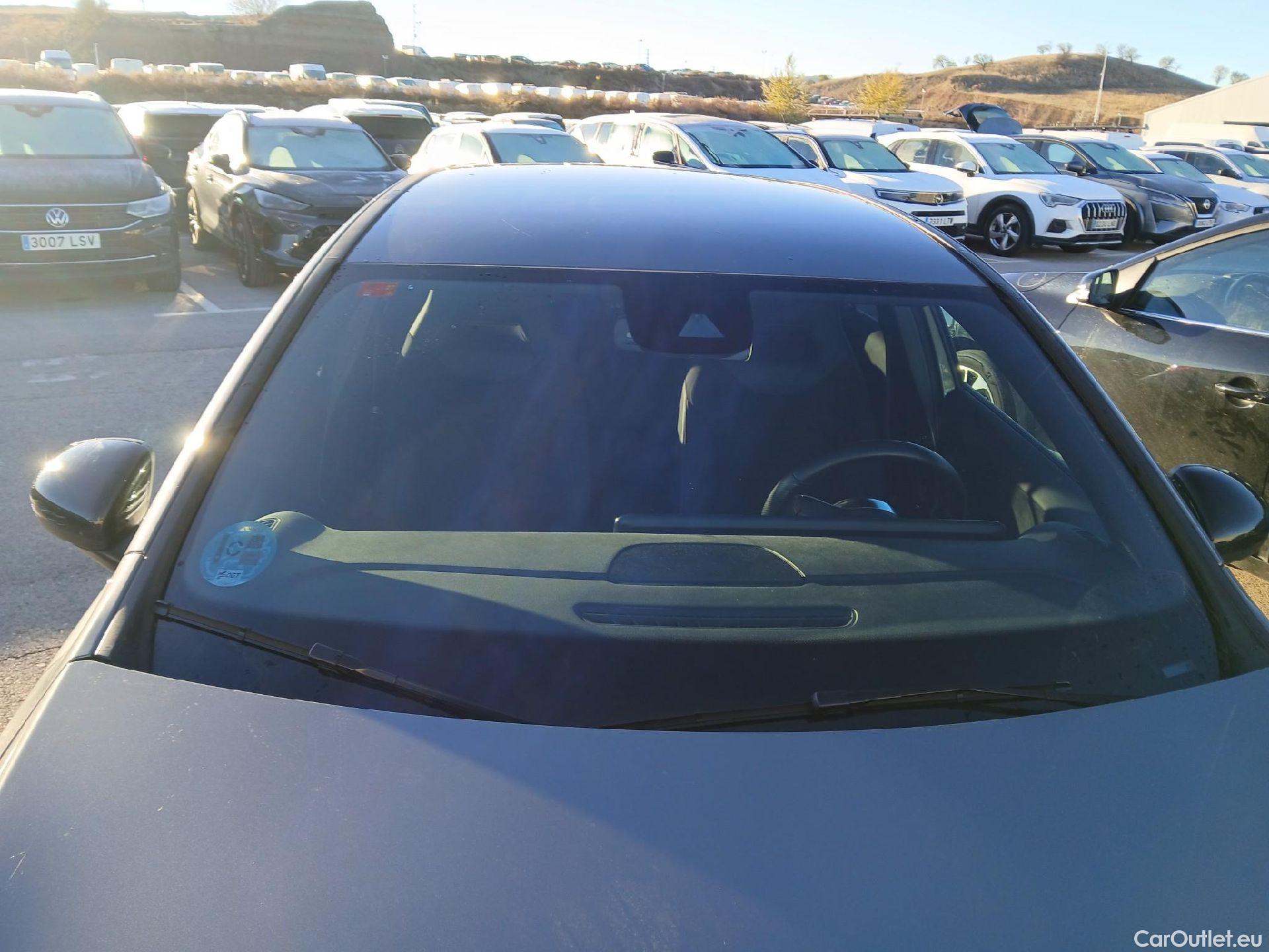  Mercedes  A-Klasse MERCEDES-BENZ Clase A / 2018 / 5P / berlina con portón A 180 #18