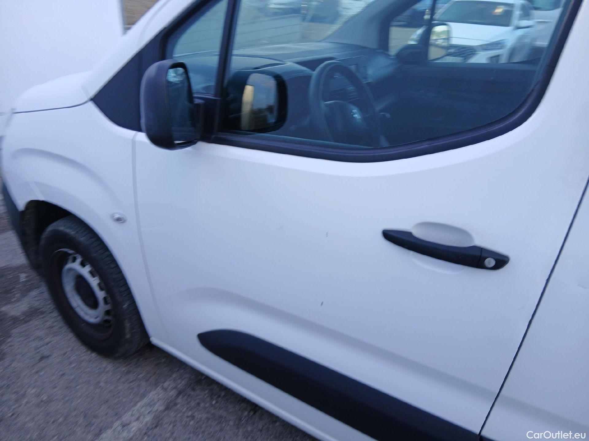  Citroen  Berlingo CITROEN  / 2018 / 4P / combi Talla M BlueHDi 100 LIVE (AC) #7