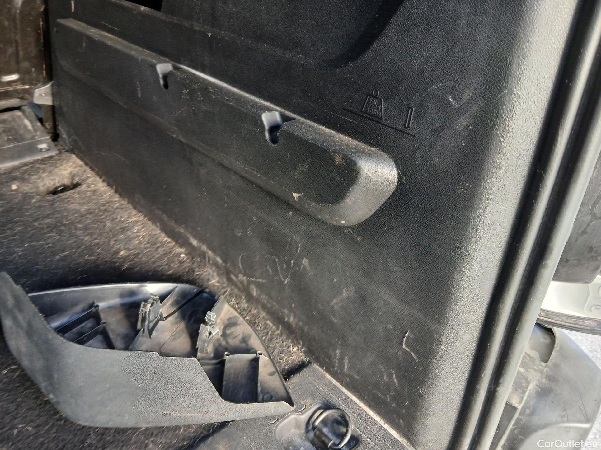  Citroen  Berlingo CITROEN  / 2018 / 4P / combi Talla M BlueHDi 100 LIVE (AC) #30