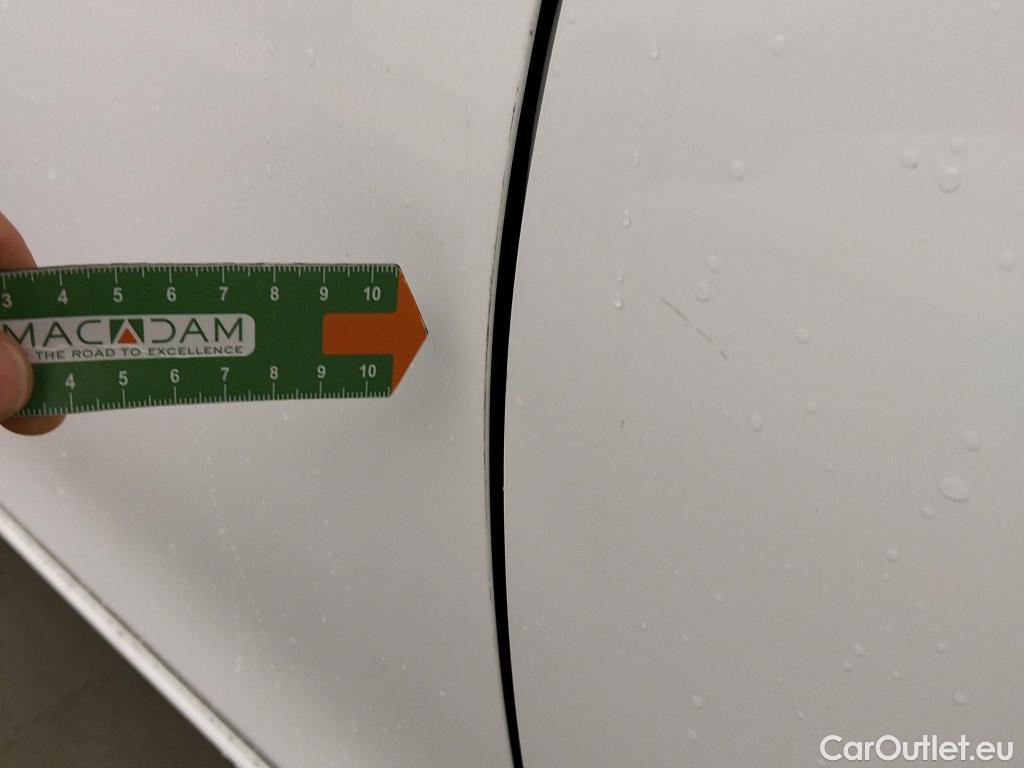  Toyota  Yaris TOYOTA  / 2017 / 5P / berlina con portón 1.5 100H Active #18