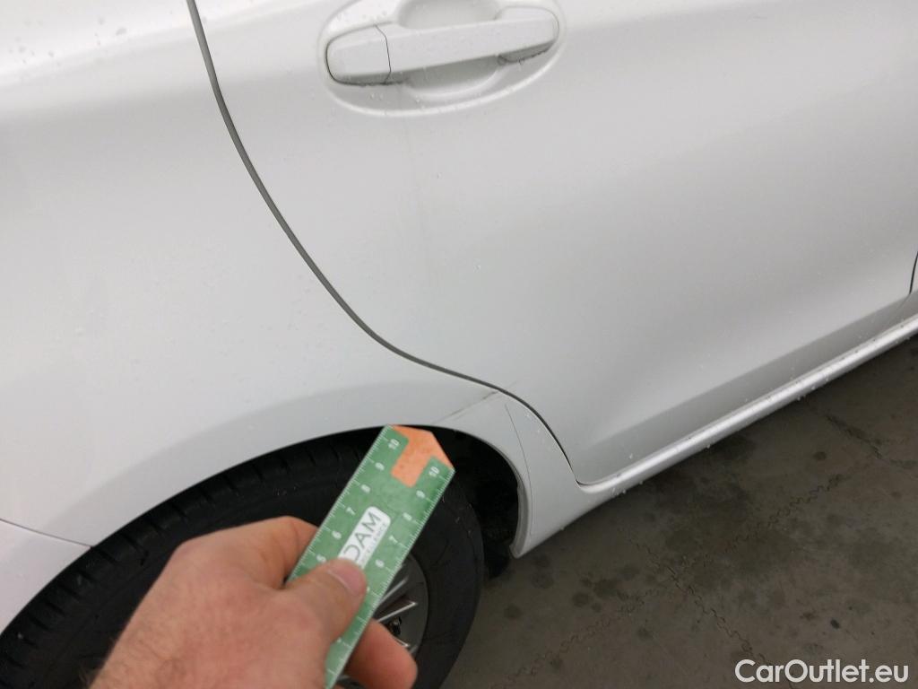  Toyota  Yaris TOYOTA  / 2017 / 5P / berlina con portón 1.5 100H Active #8