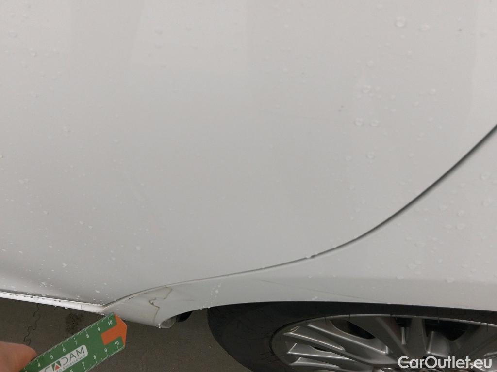  Toyota  Yaris TOYOTA  / 2017 / 5P / berlina con portón 1.5 100H Active #6