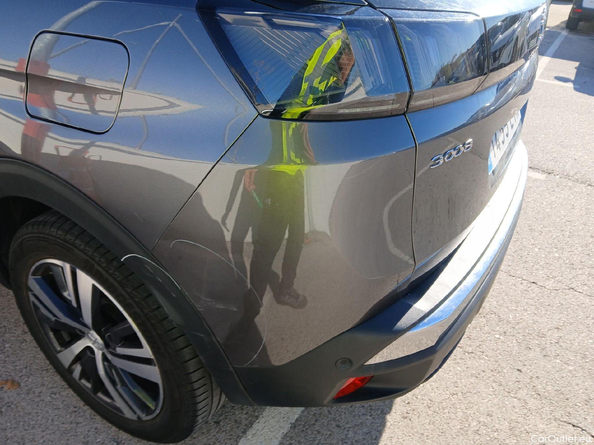  Peugeot  3008 PEUGEOT  Hybrid / 2020 / 5P / todoterreno 225 e-EAT8 Allure (AC2) #19