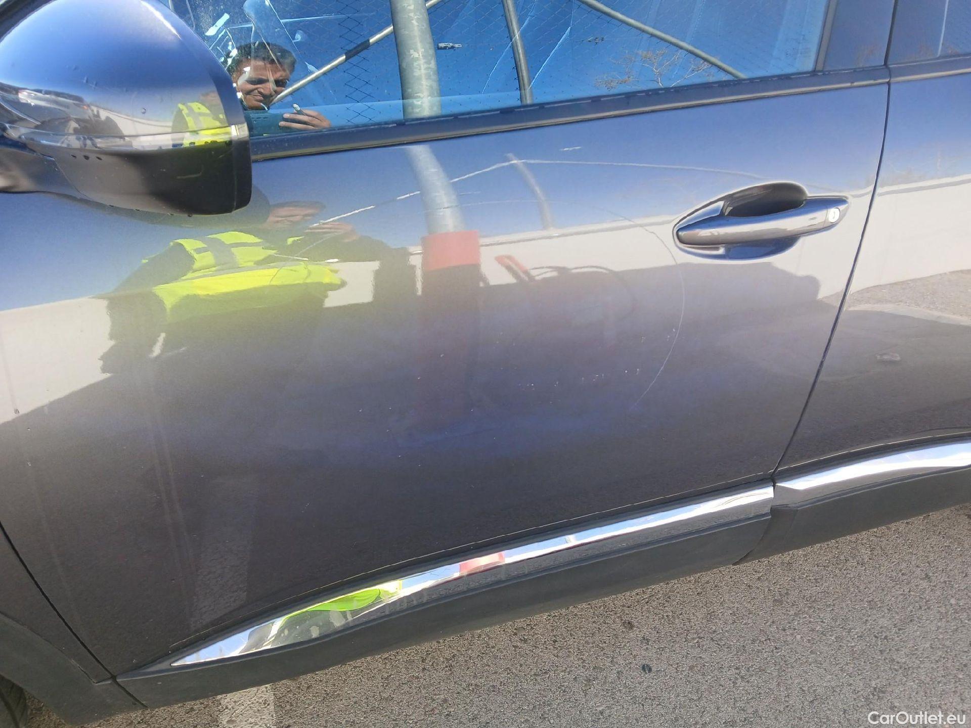  Peugeot  3008 PEUGEOT  Hybrid / 2020 / 5P / todoterreno 225 e-EAT8 Allure (AC2) #15