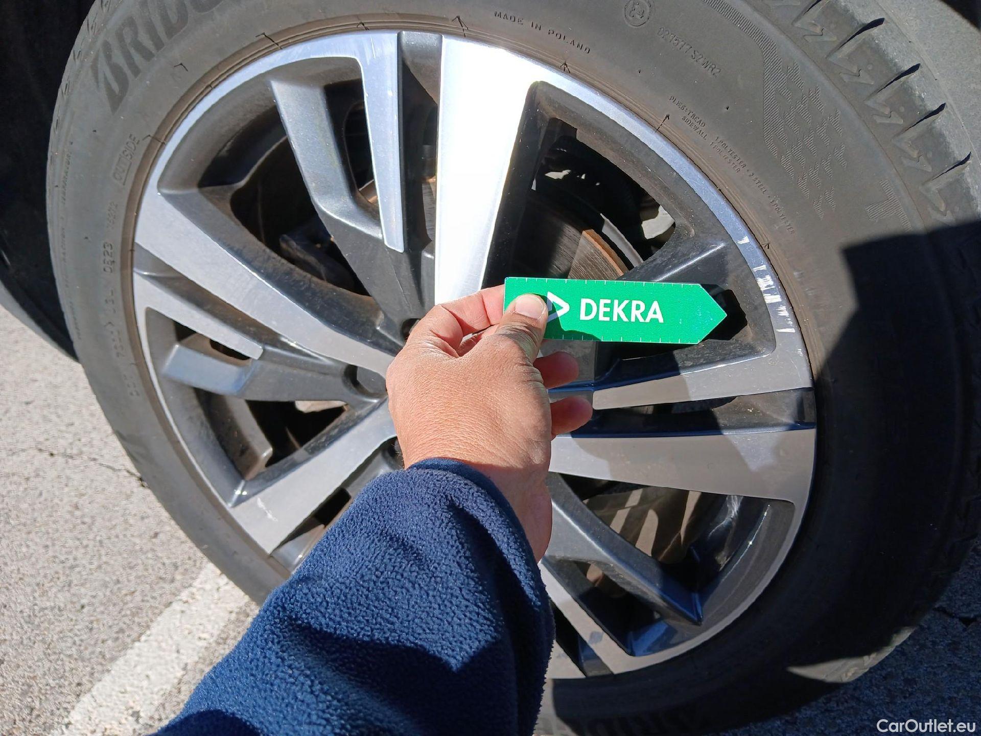  Peugeot  3008 PEUGEOT  Hybrid / 2020 / 5P / todoterreno 225 e-EAT8 Allure (AC2) #5