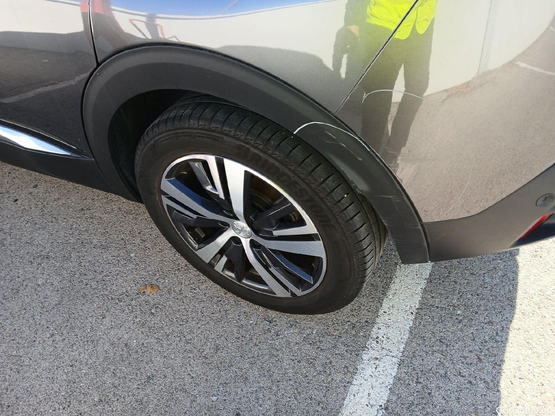  Peugeot  3008 PEUGEOT  Hybrid / 2020 / 5P / todoterreno 225 e-EAT8 Allure (AC2) #17