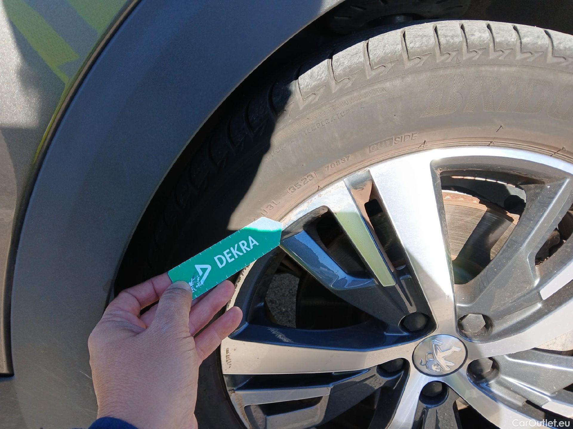  Peugeot  3008 PEUGEOT  Hybrid / 2020 / 5P / todoterreno 225 e-EAT8 Allure (AC2) #8