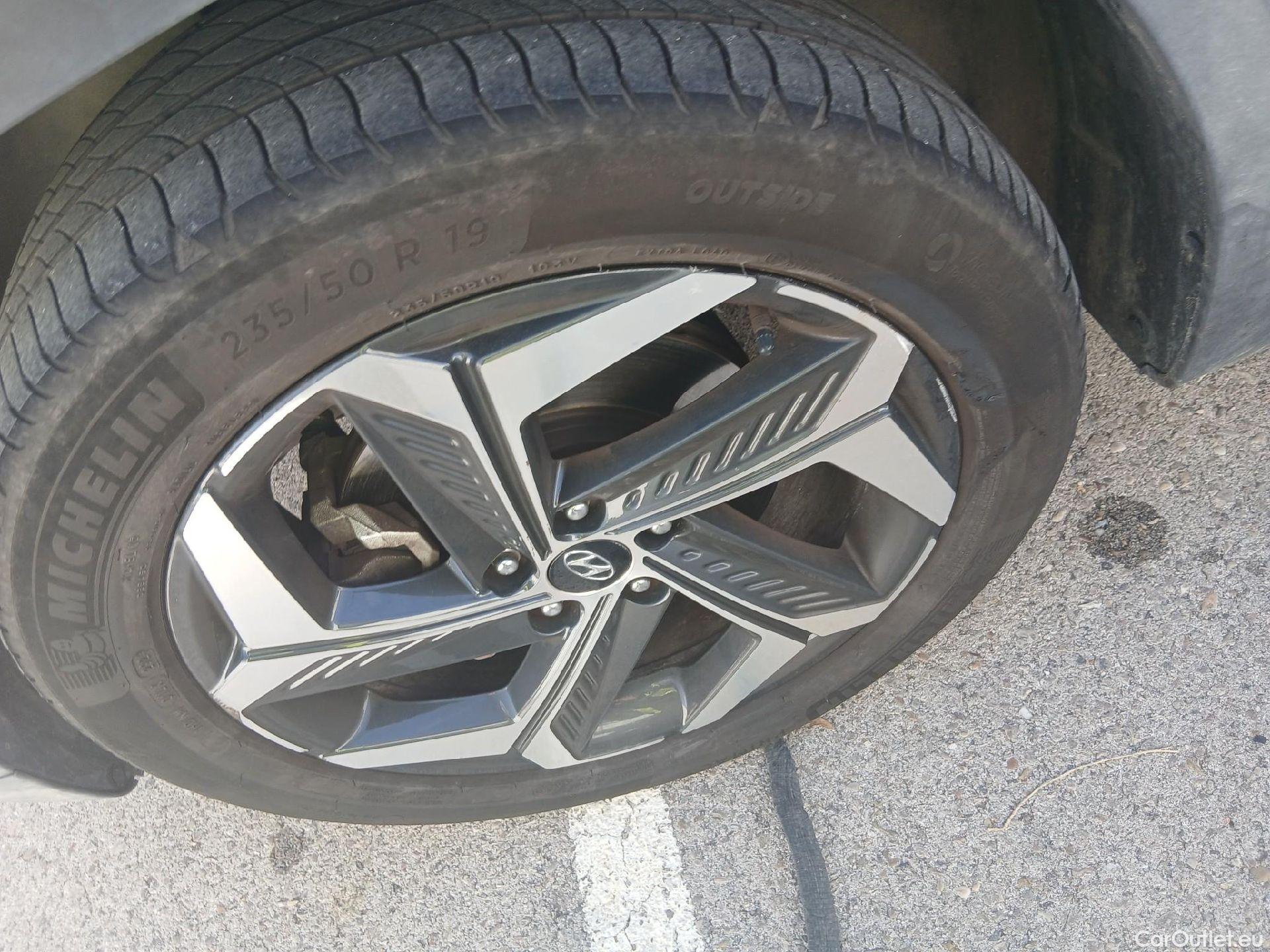  Hyundai  Tucson HYUNDAI  / 2020 / 5P / todoterreno 1.6 TGDI PHEV 195kW Tecno Sky Auto 4x4 #26