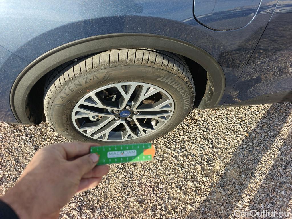  Ford  Kuga FORD  / 2019 / 5P / todoterreno Titanium 2.5 Duratec PHEV 165kW Auto #1