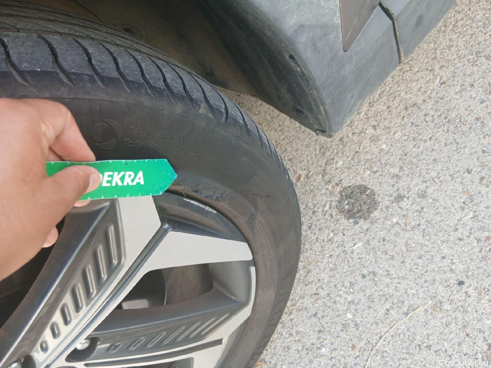  Hyundai  Tucson HYUNDAI  / 2020 / 5P / todoterreno 1.6 TGDI PHEV 195kW Tecno Sky Auto 4x4 #25