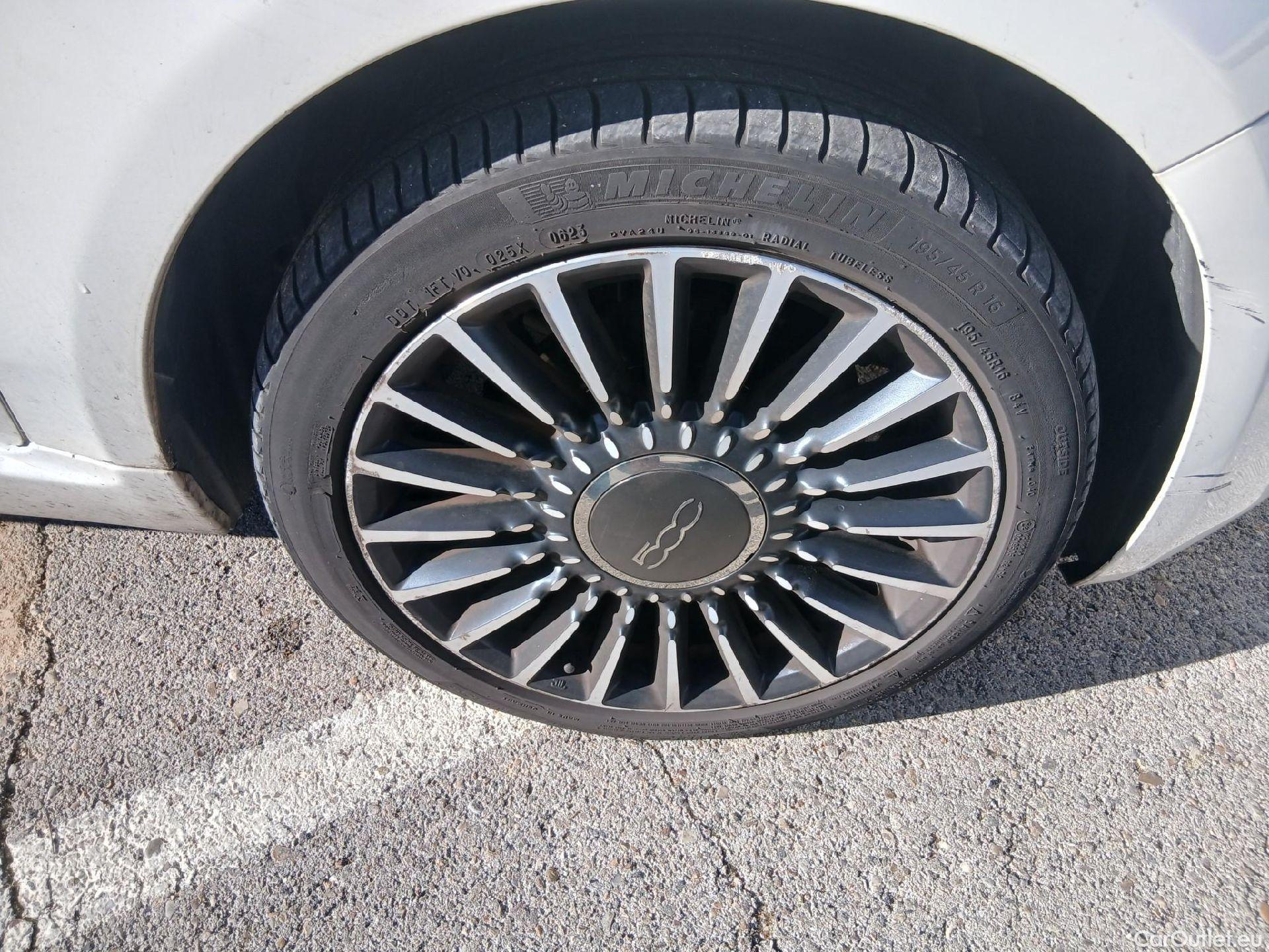  Fiat  500 FIAT  / 2015 / 3P / berlina con portón 1.2 8v 51kW (69CV) Mirror Fleet(SP) #7