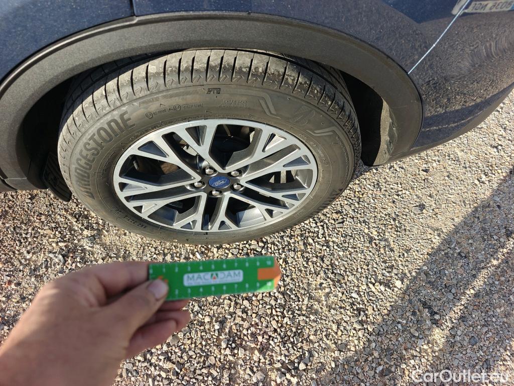  Ford  Kuga FORD  / 2019 / 5P / todoterreno Titanium 2.5 Duratec PHEV 165kW Auto #13