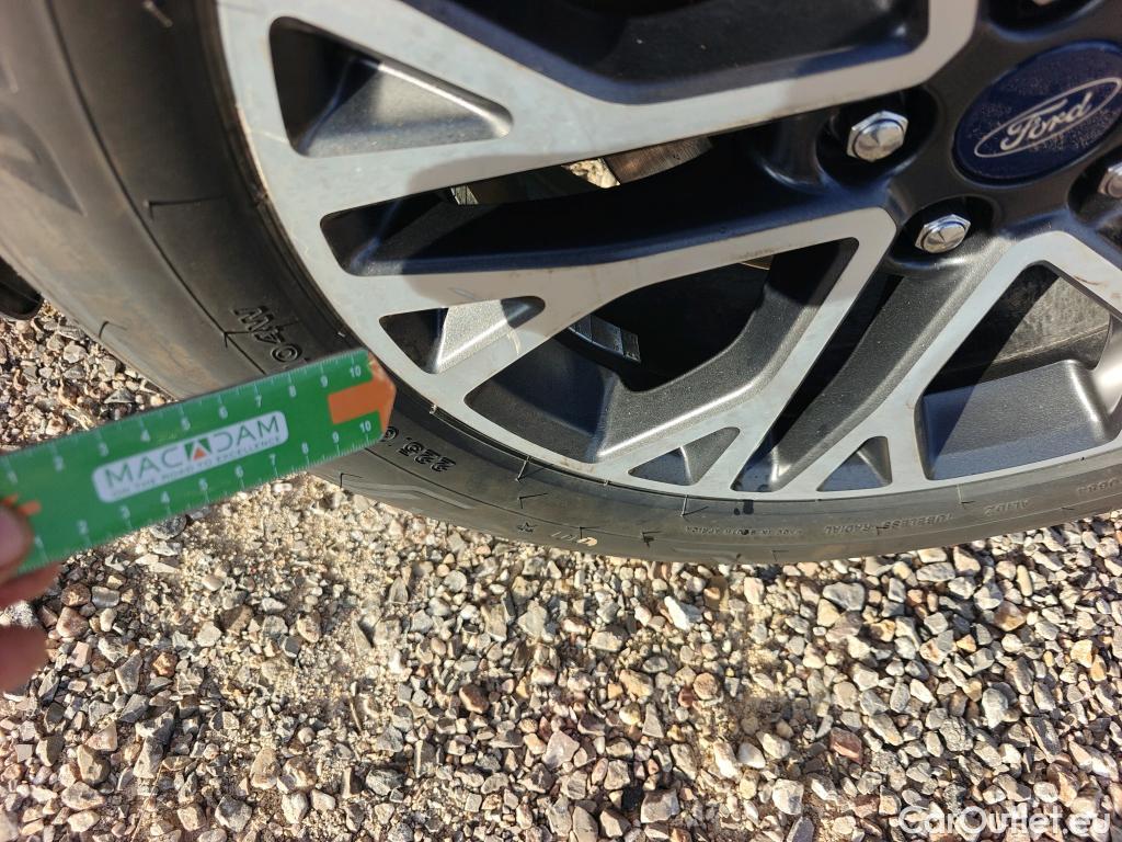  Ford  Kuga FORD  / 2019 / 5P / todoterreno Titanium 2.5 Duratec PHEV 165kW Auto #14