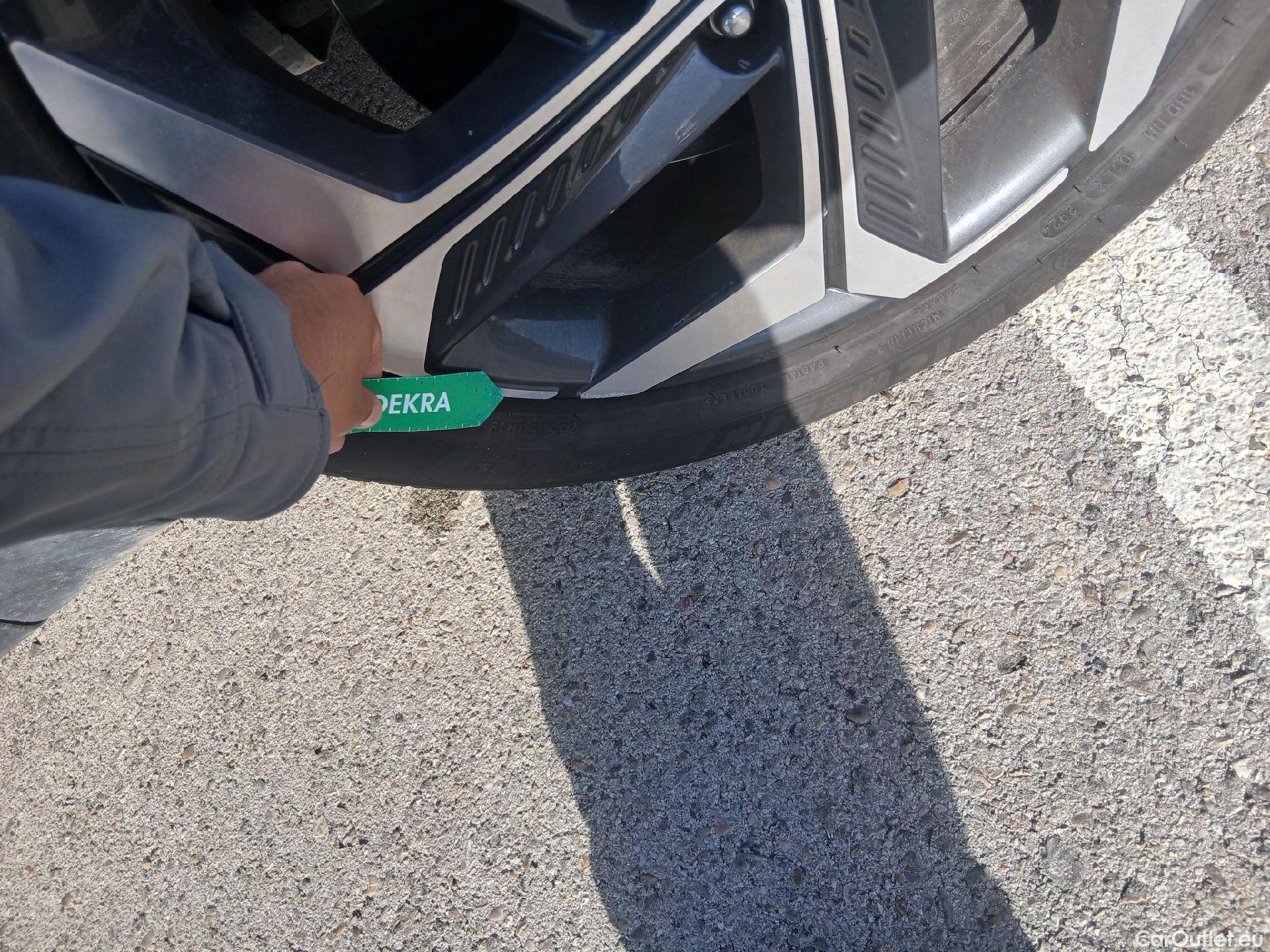  Hyundai  Tucson HYUNDAI  / 2020 / 5P / todoterreno 1.6 TGDI PHEV 195kW Tecno Sky Auto 4x4 #47