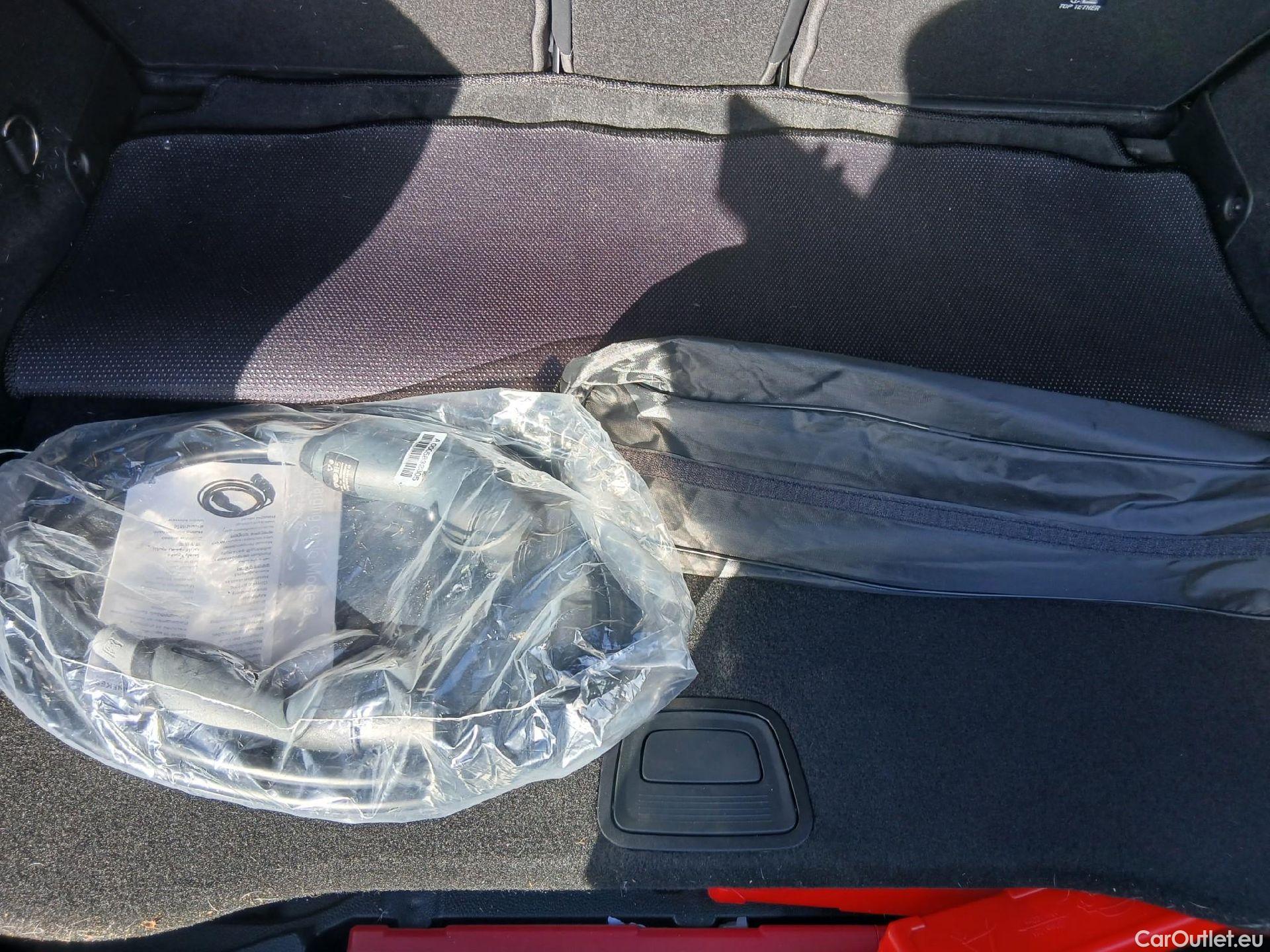  Mercedes  GLA MERCEDES-BENZ  / 2020 / 5P / todoterreno  250 e #5