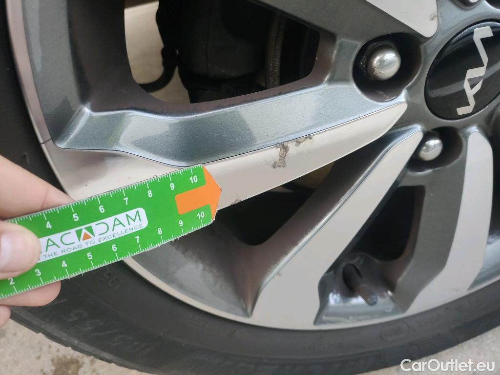  KIA  STONIC KIA  / 2017 / 5P / todoterreno 1.0 T-GDi 74kW (100CV) MHEV iMT Concept #8