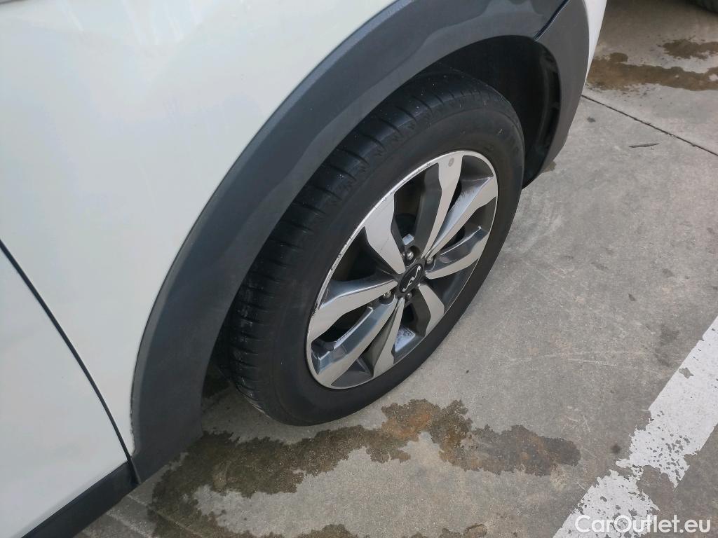  KIA  STONIC KIA  / 2017 / 5P / todoterreno 1.0 T-GDi 74kW (100CV) MHEV iMT Concept #9