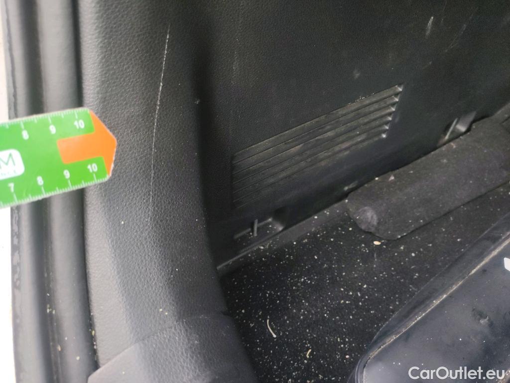  KIA  STONIC KIA  / 2017 / 5P / todoterreno 1.0 T-GDi 74kW (100CV) MHEV iMT Concept #16