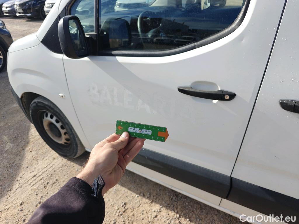  Citroen  Berlingo CITROEN  / 2018 / 4P / monovolumen compacto Talla M BlueHDi 100 S&S LIVE #48