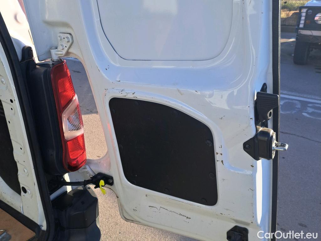  Peugeot  Partner PEUGEOT  / 2018 / 3P / furgón derivado de turismo Pro Standard 600kg BlueHDi 55kW #44