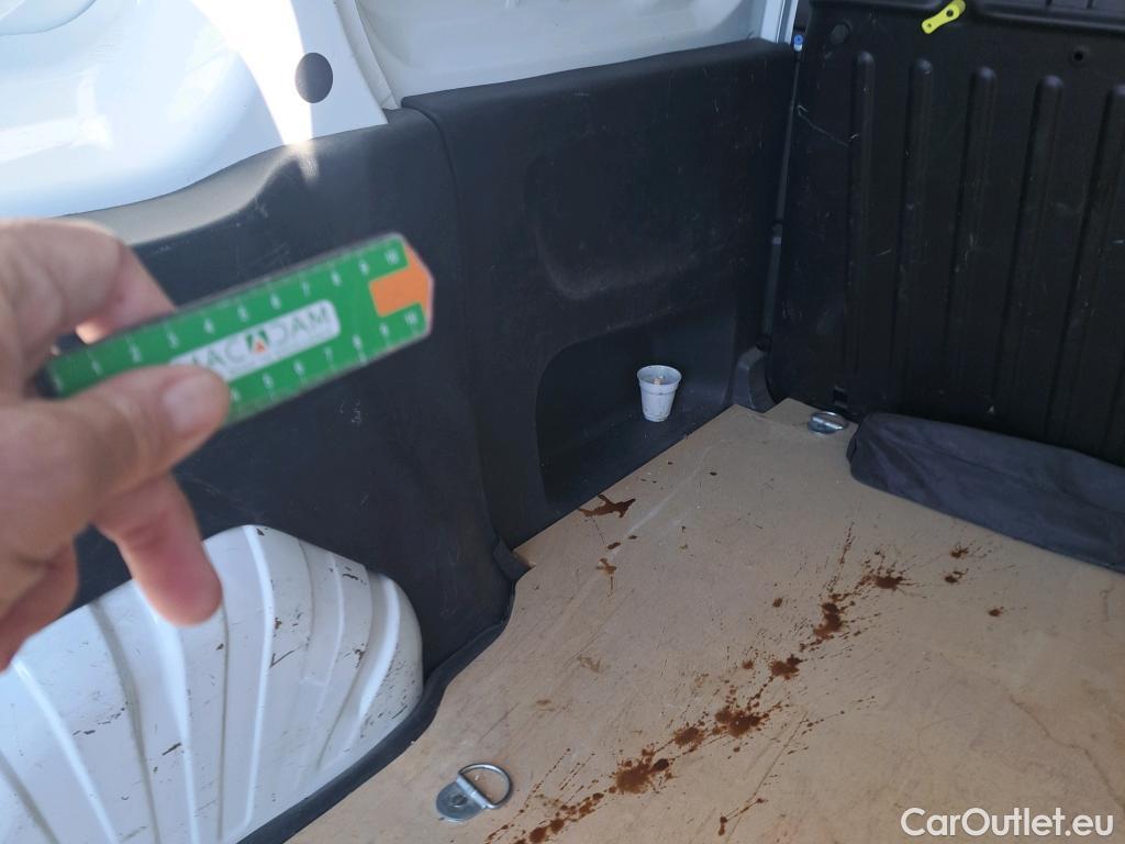  Peugeot  Partner PEUGEOT  / 2018 / 3P / furgón derivado de turismo Pro Standard 600kg BlueHDi 55kW #21