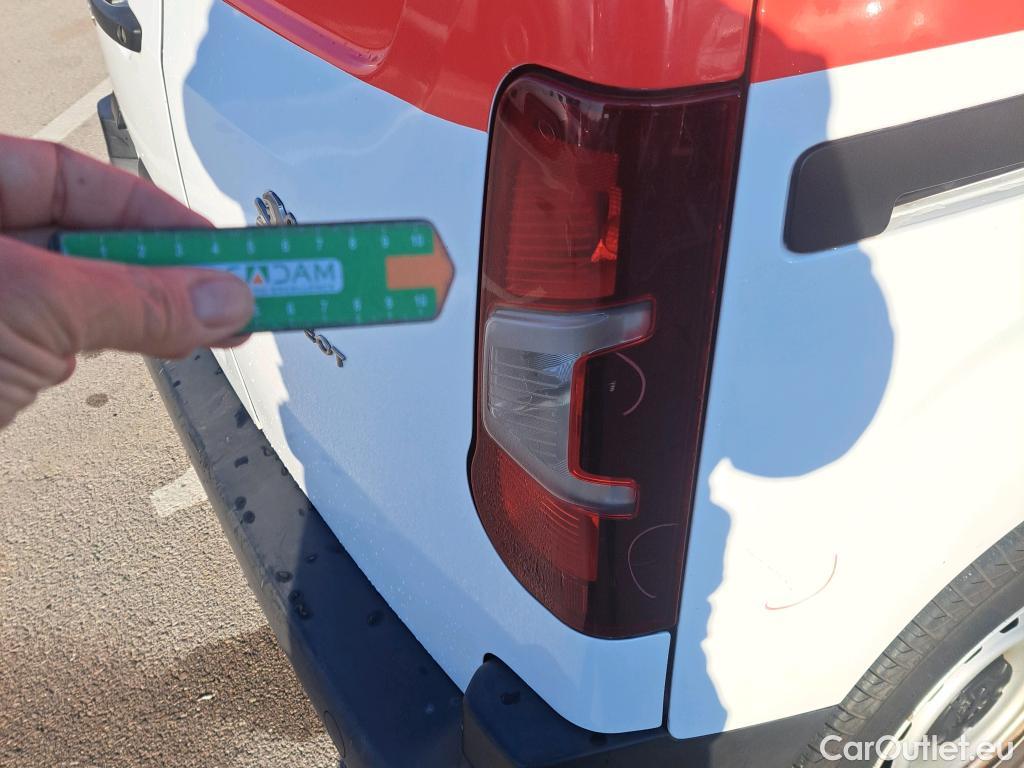  Peugeot  Partner PEUGEOT  / 2018 / 3P / furgón derivado de turismo Pro Standard 600kg BlueHDi 55kW #51