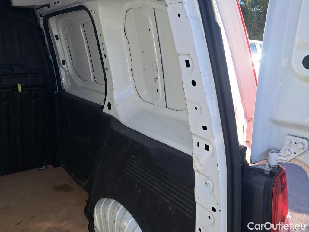  Peugeot  Partner PEUGEOT  / 2018 / 3P / furgón derivado de turismo Pro Standard 600kg BlueHDi 55kW #41