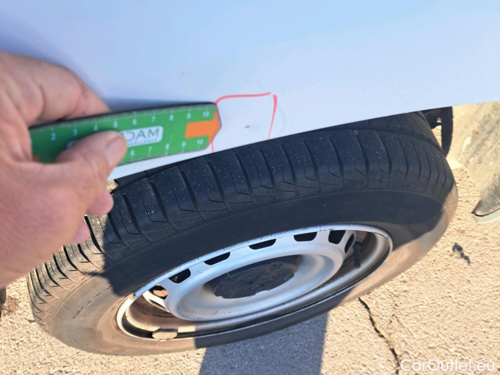  Peugeot  Partner PEUGEOT  / 2018 / 3P / furgón derivado de turismo Pro Standard 600kg BlueHDi 55kW #39