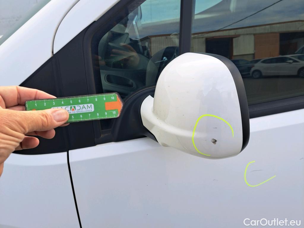  Peugeot  RIFTER PEUGEOT  / 2018 / 5P / monovolumen compacto Allure Standard BlueHDi 73kW #39