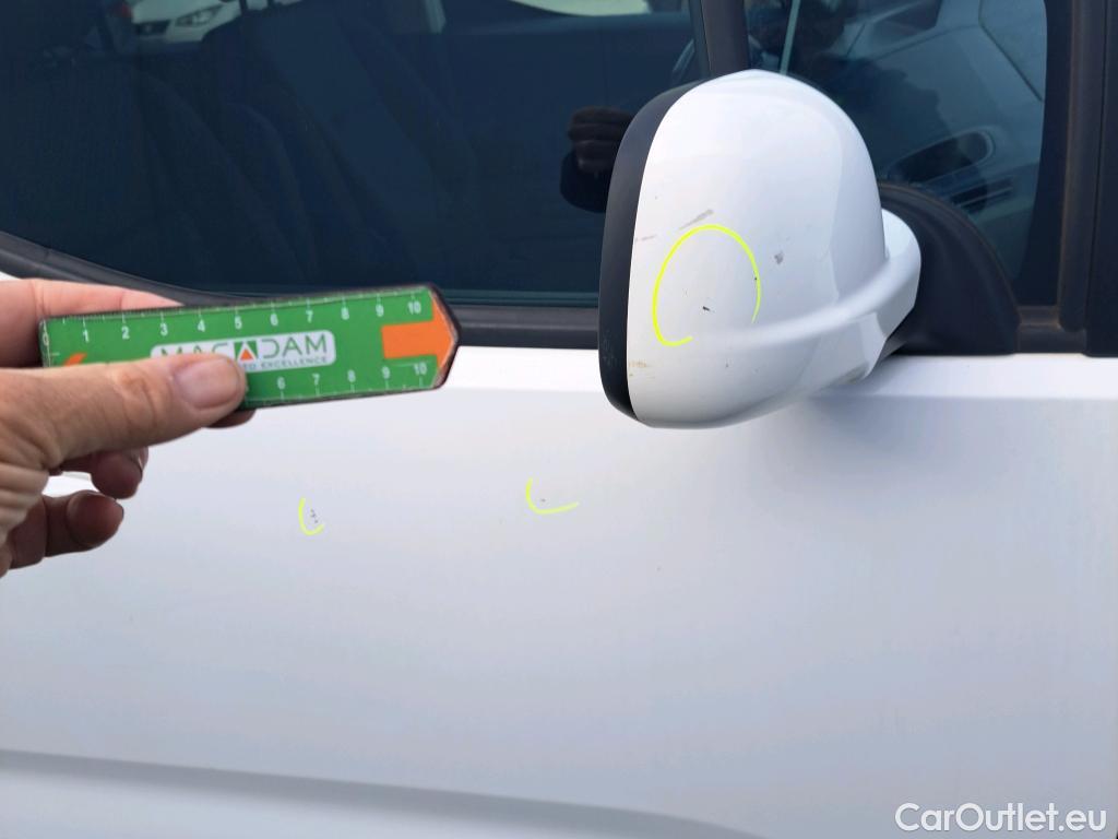  Peugeot  RIFTER PEUGEOT  / 2018 / 5P / monovolumen compacto Allure Standard BlueHDi 73kW #41