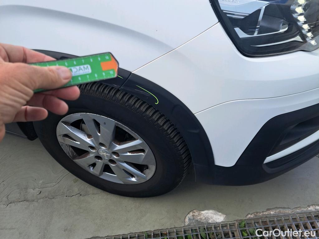  Peugeot  RIFTER PEUGEOT  / 2018 / 5P / monovolumen compacto Allure Standard BlueHDi 73kW #23