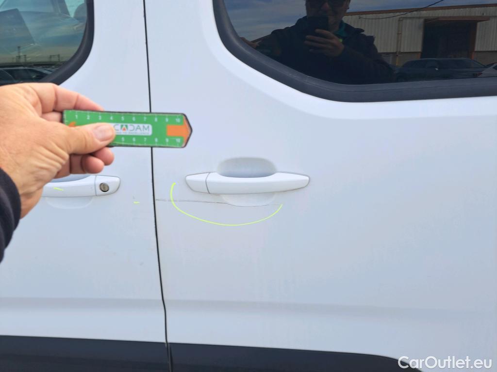  Peugeot  RIFTER PEUGEOT  / 2018 / 5P / monovolumen compacto Allure Standard BlueHDi 73kW #18