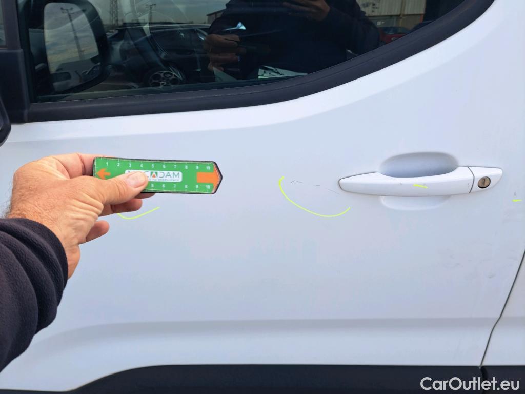  Peugeot  RIFTER PEUGEOT  / 2018 / 5P / monovolumen compacto Allure Standard BlueHDi 73kW #29