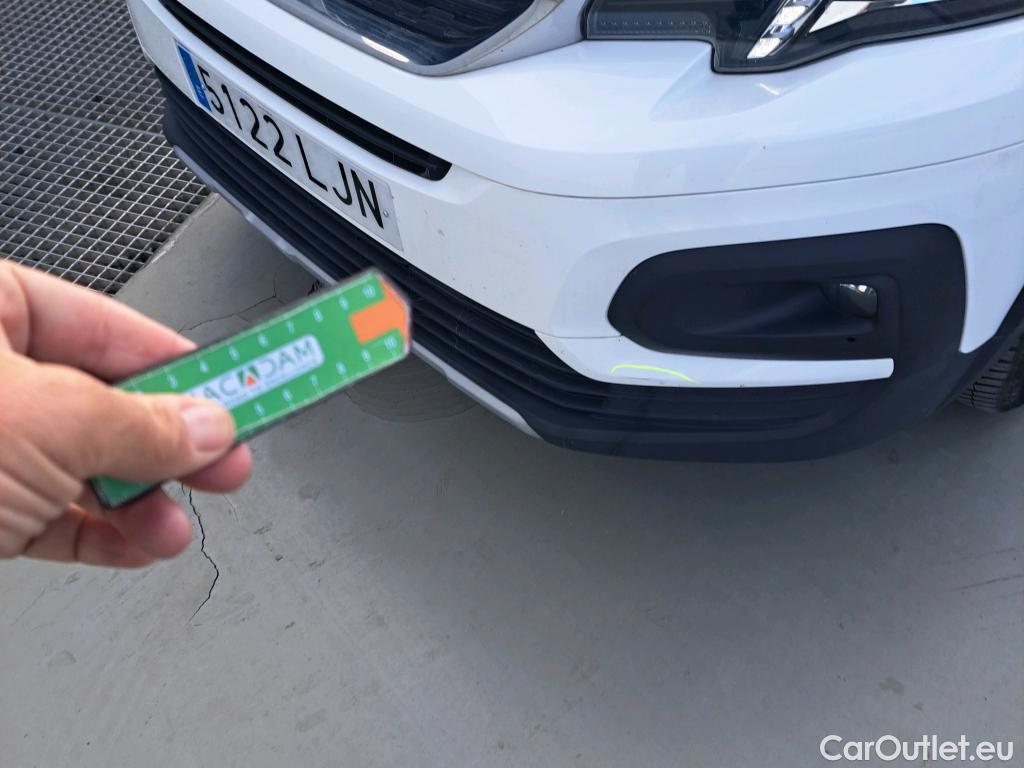  Peugeot  RIFTER PEUGEOT  / 2018 / 5P / monovolumen compacto Allure Standard BlueHDi 73kW #25