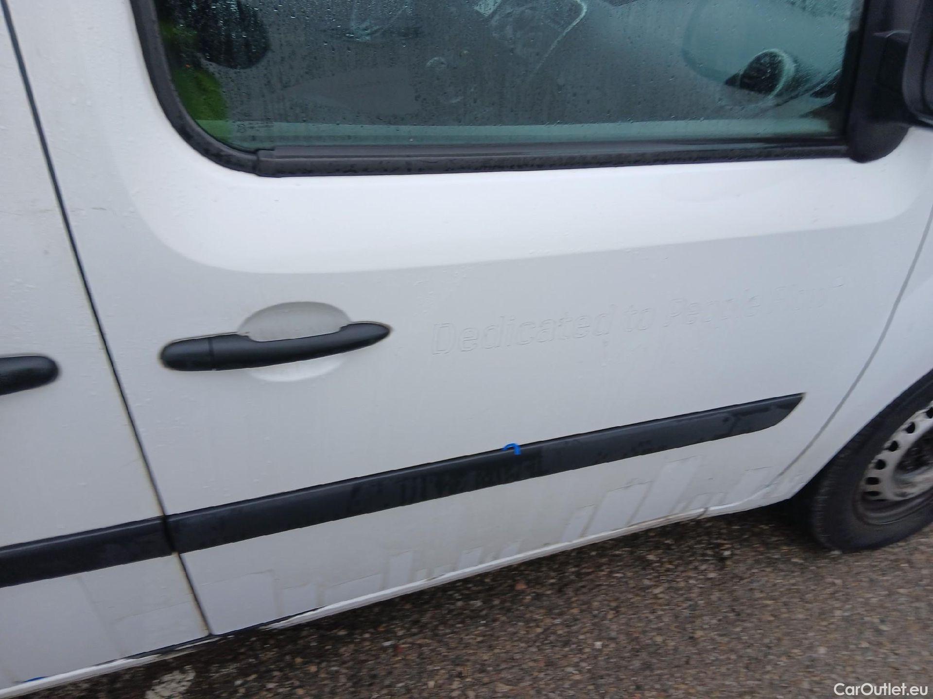  Renault  Kangoo RENAULT  Furgón/2013/3P/furgón derivado de turismo Profesional Blue dCi 70kW (95CV) #23