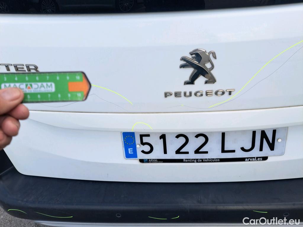  Peugeot  RIFTER PEUGEOT  / 2018 / 5P / monovolumen compacto Allure Standard BlueHDi 73kW #31