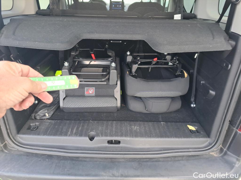  Peugeot  RIFTER PEUGEOT  / 2018 / 5P / monovolumen compacto Allure Standard BlueHDi 73kW #43