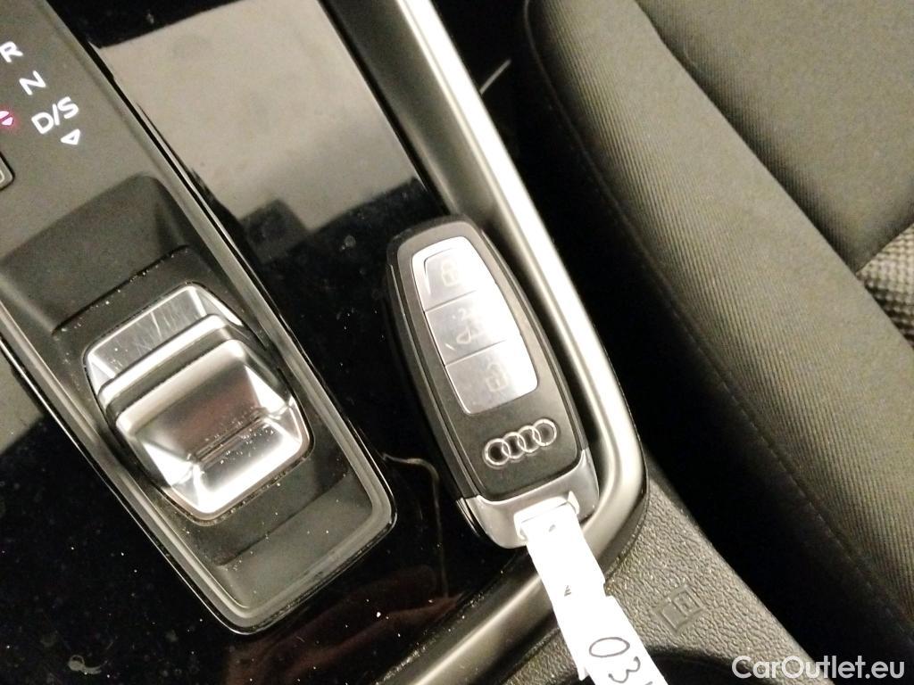  Audi  A3 AUDI  / 2020 / 5P / berlina con portón Sportback 30 TFSI 81kW (110CV) S tronic #1