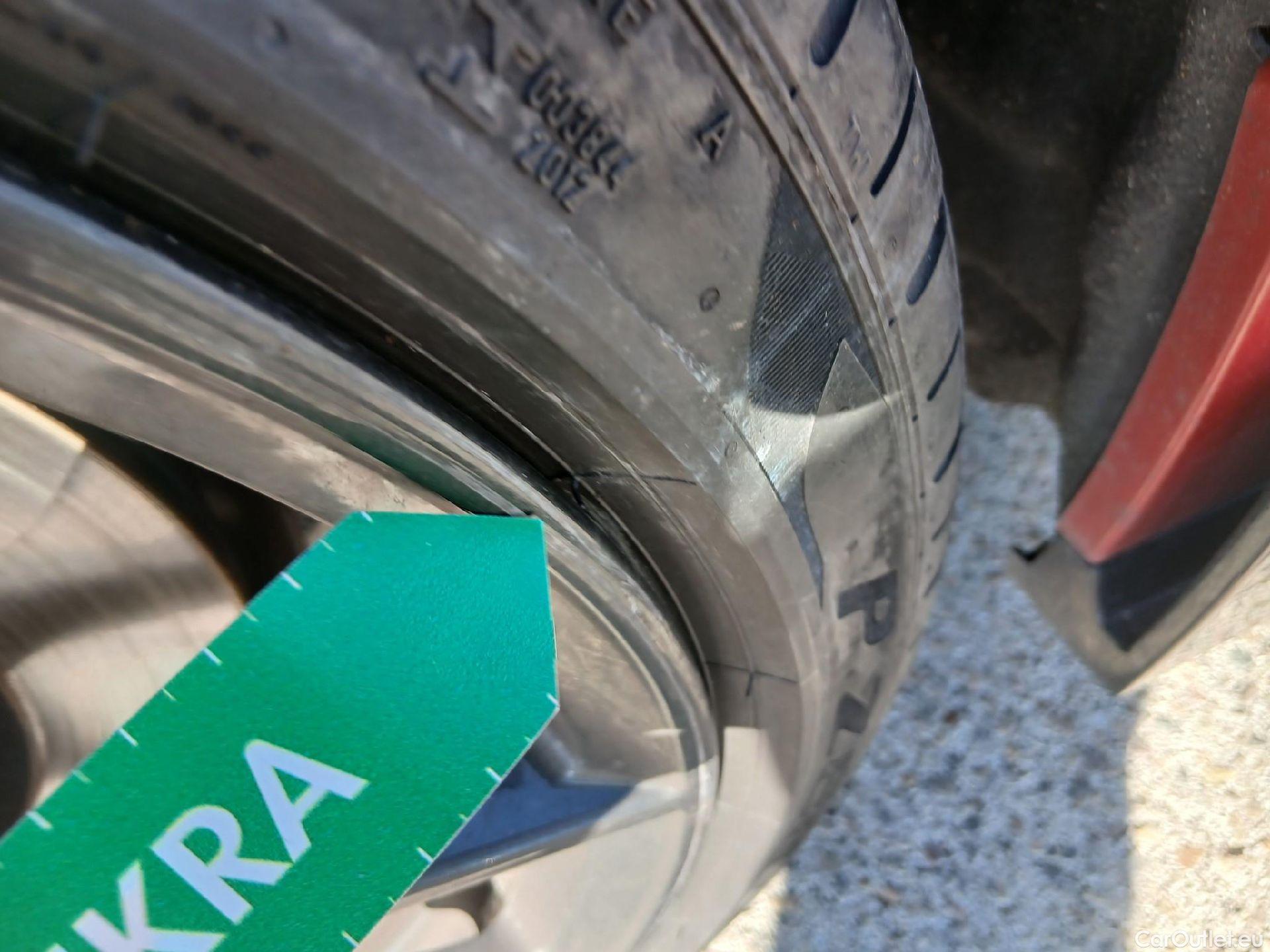  Bmw  Serie 1 BMW  / 2019 / 5P / berlina con portón M135i #6