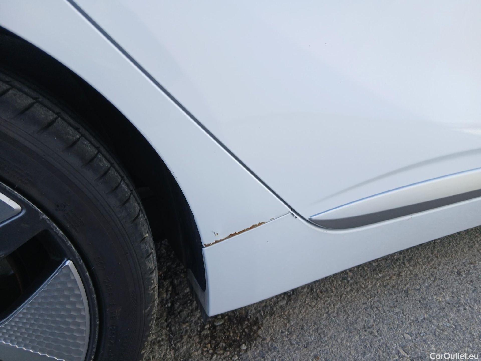  Hyundai   Ioniq HYUNDAI / 2019 / 5P / berlina con portón 1.6 GDI HEV Style DT #15