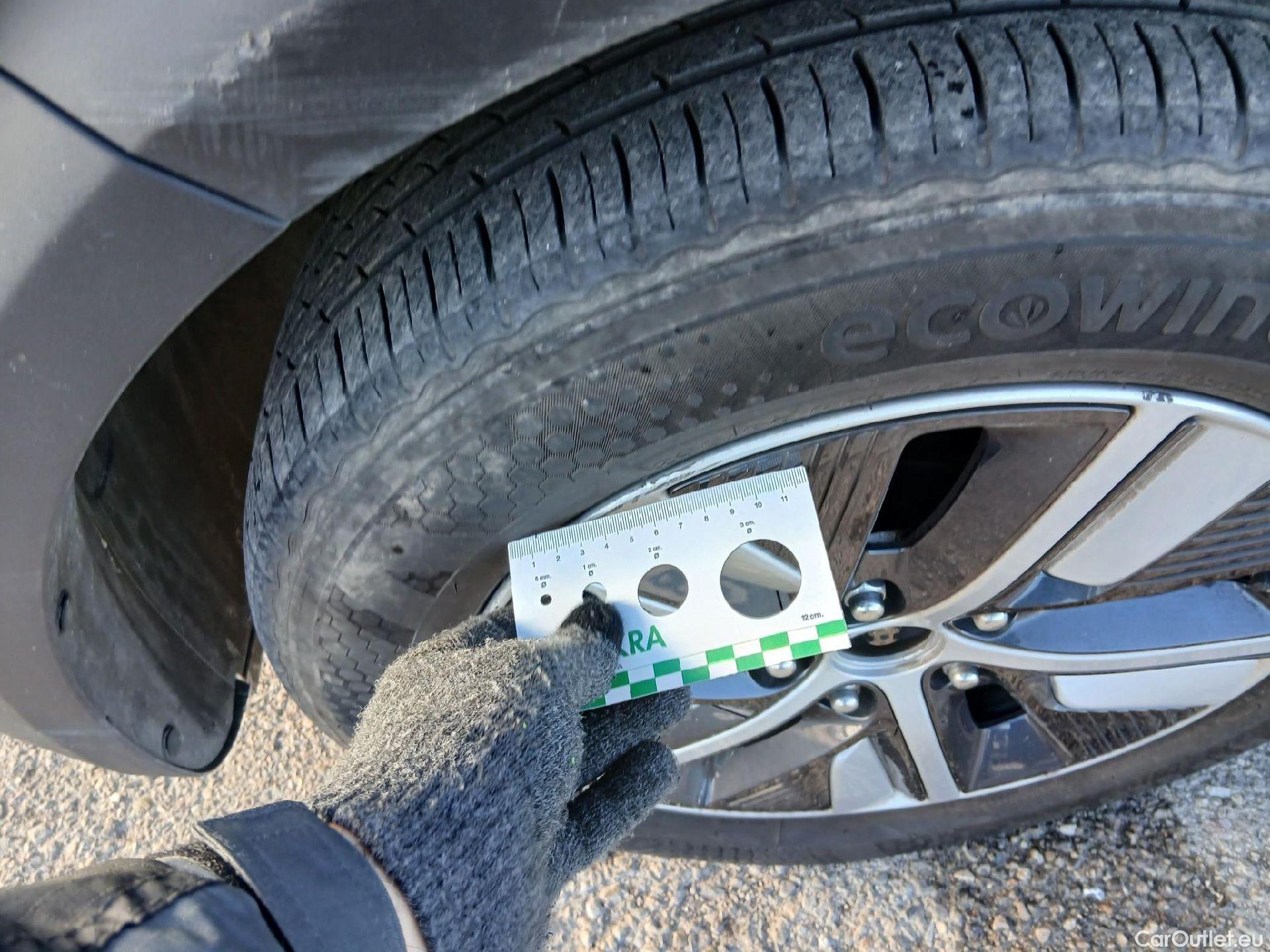  KIA  Niro KIA  / 2019 / 5P / crossover 1.6 GDi HEV 104kW (141CV) Drive #6