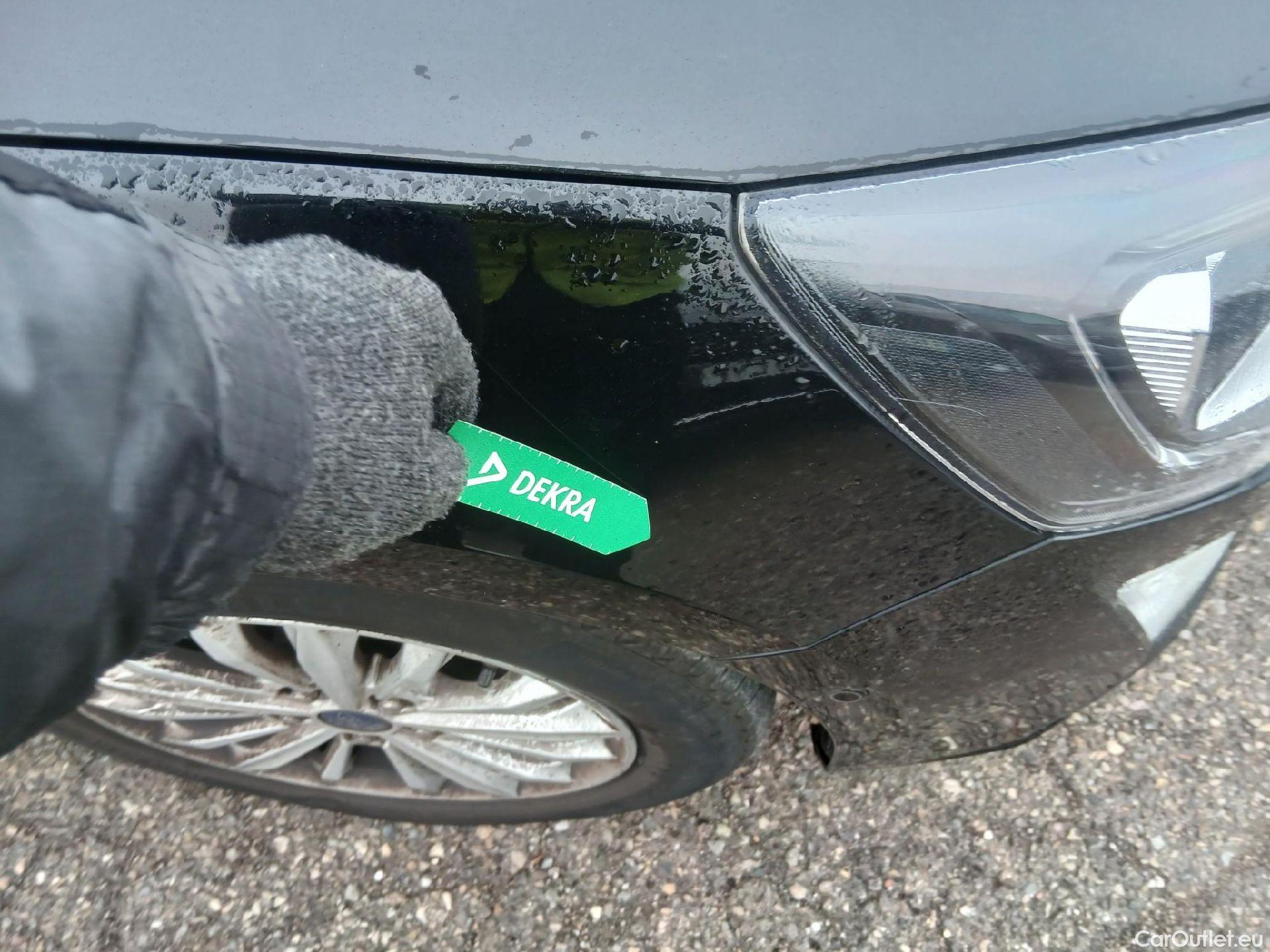  Ford  Focus FORD  / 2018 / 5P / berlina con portón 2.0 Ecoblue 110kW Titanium Auto #24