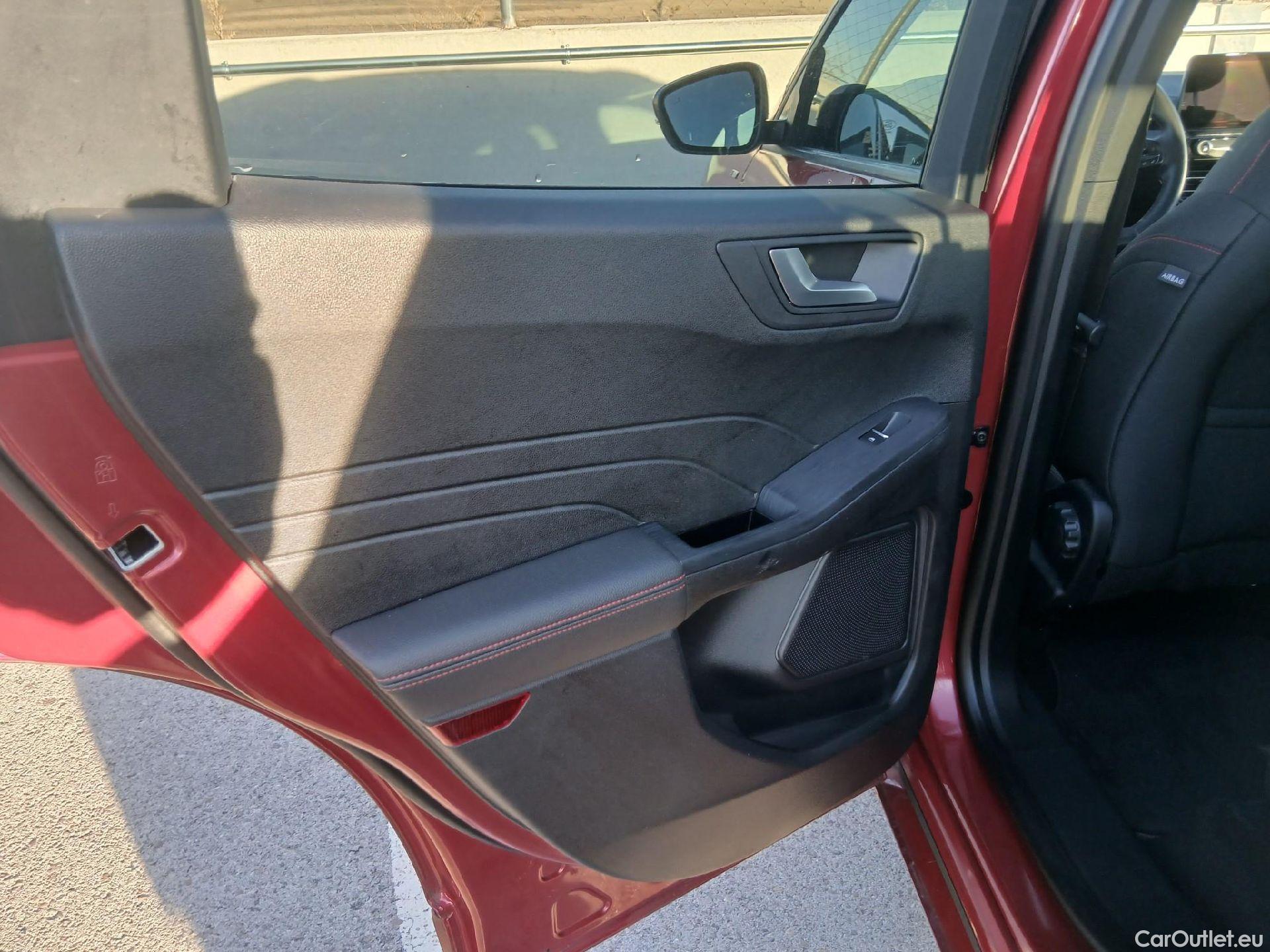  Ford  Kuga FORD  / 2019 / 5P / todoterreno ST-Line 2.5 Duratec FHEV 140kW Auto #3