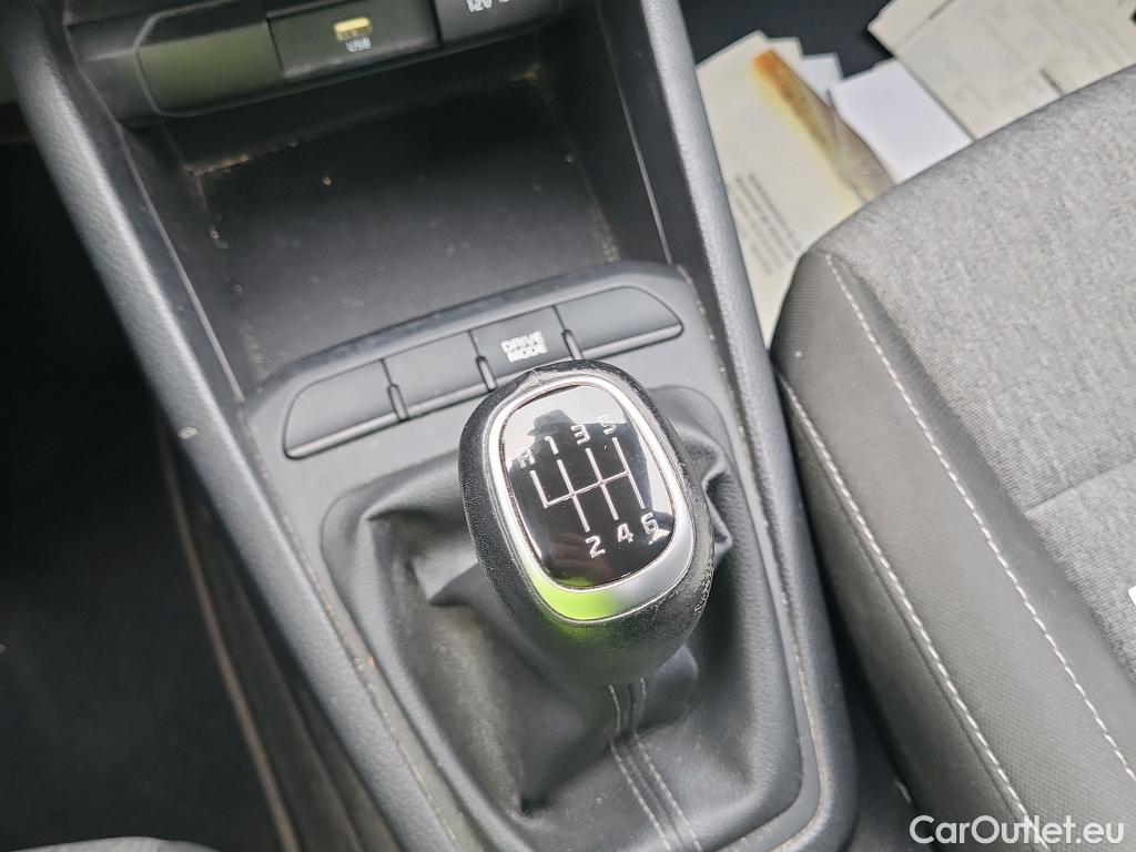  KIA  STONIC KIA  / 2017 / 5P / todoterreno 1.0 T-GDi 74kW (100CV) MHEV iMT Concept #9