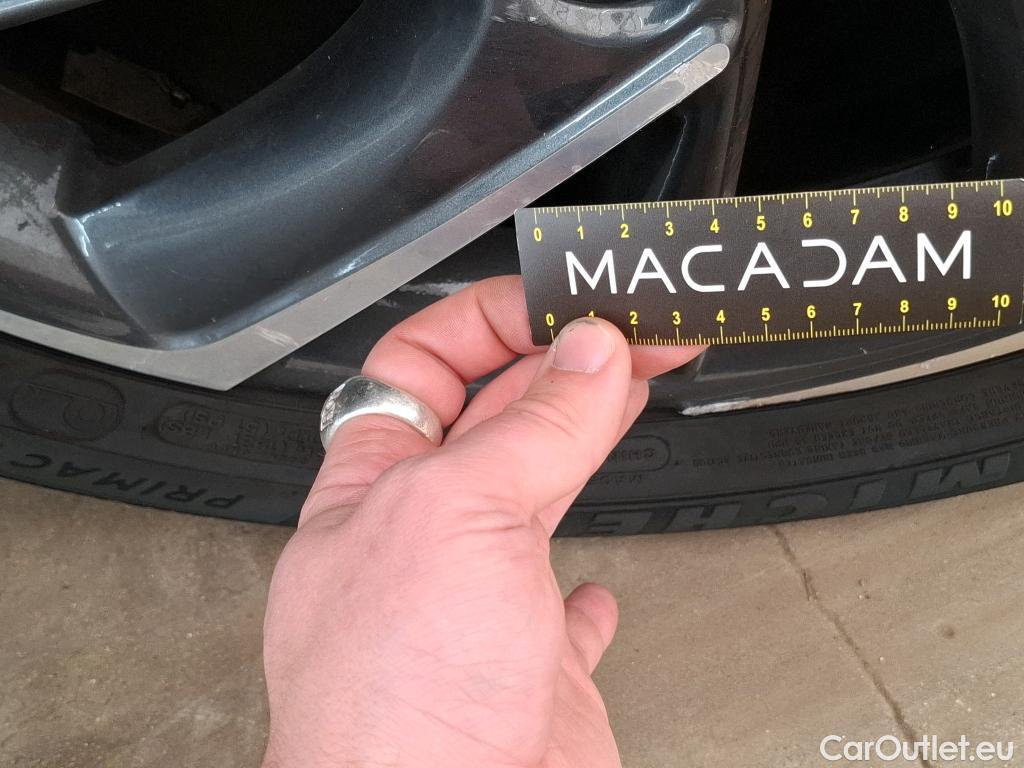  Toyota  C-HR TOYOTA  / 2016 / 5P / SUV 2.0 HYBRIDE 184 GRAPHIC #90